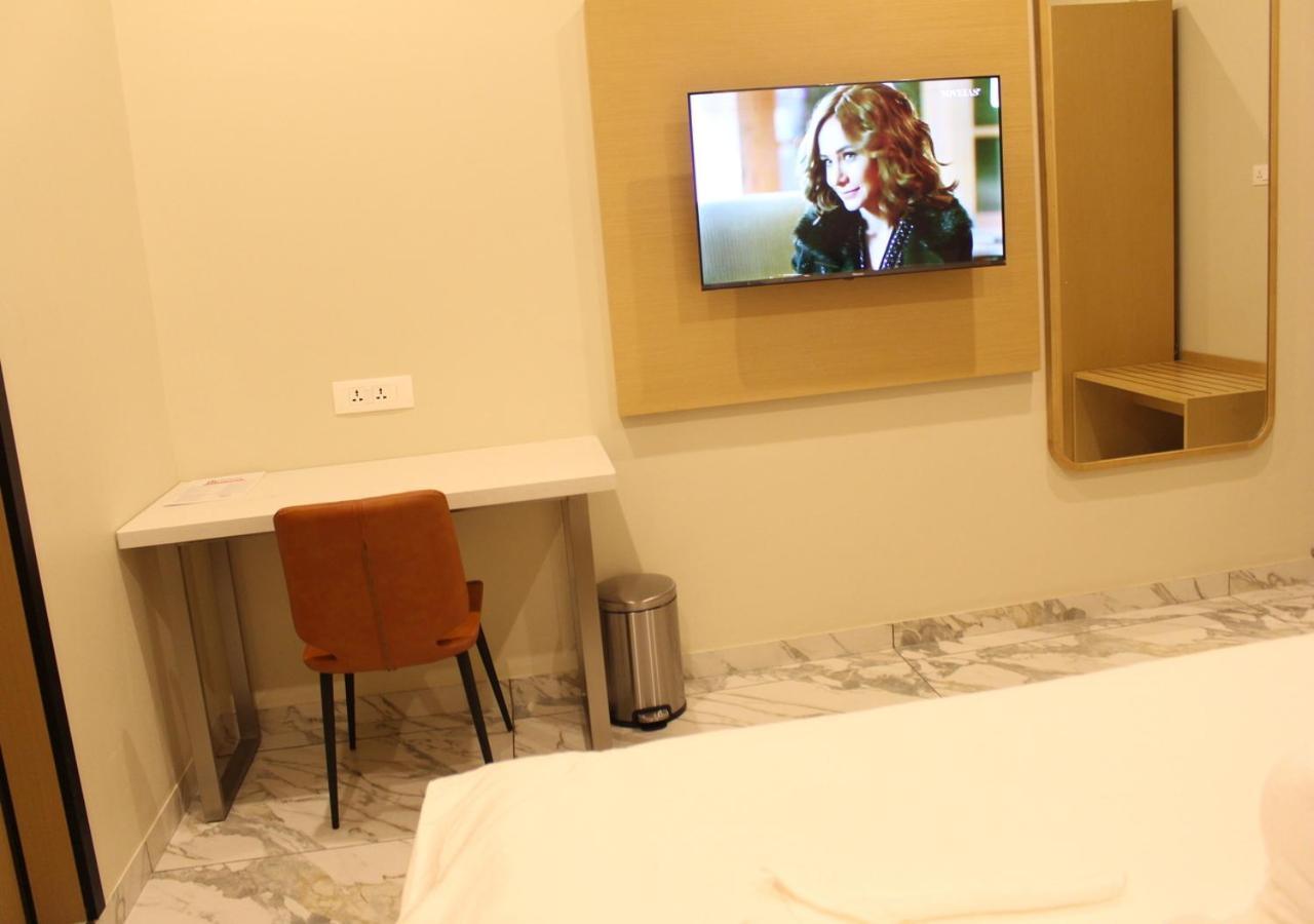 Ixoras Hotel Lemba Kinshasa Bagian luar foto