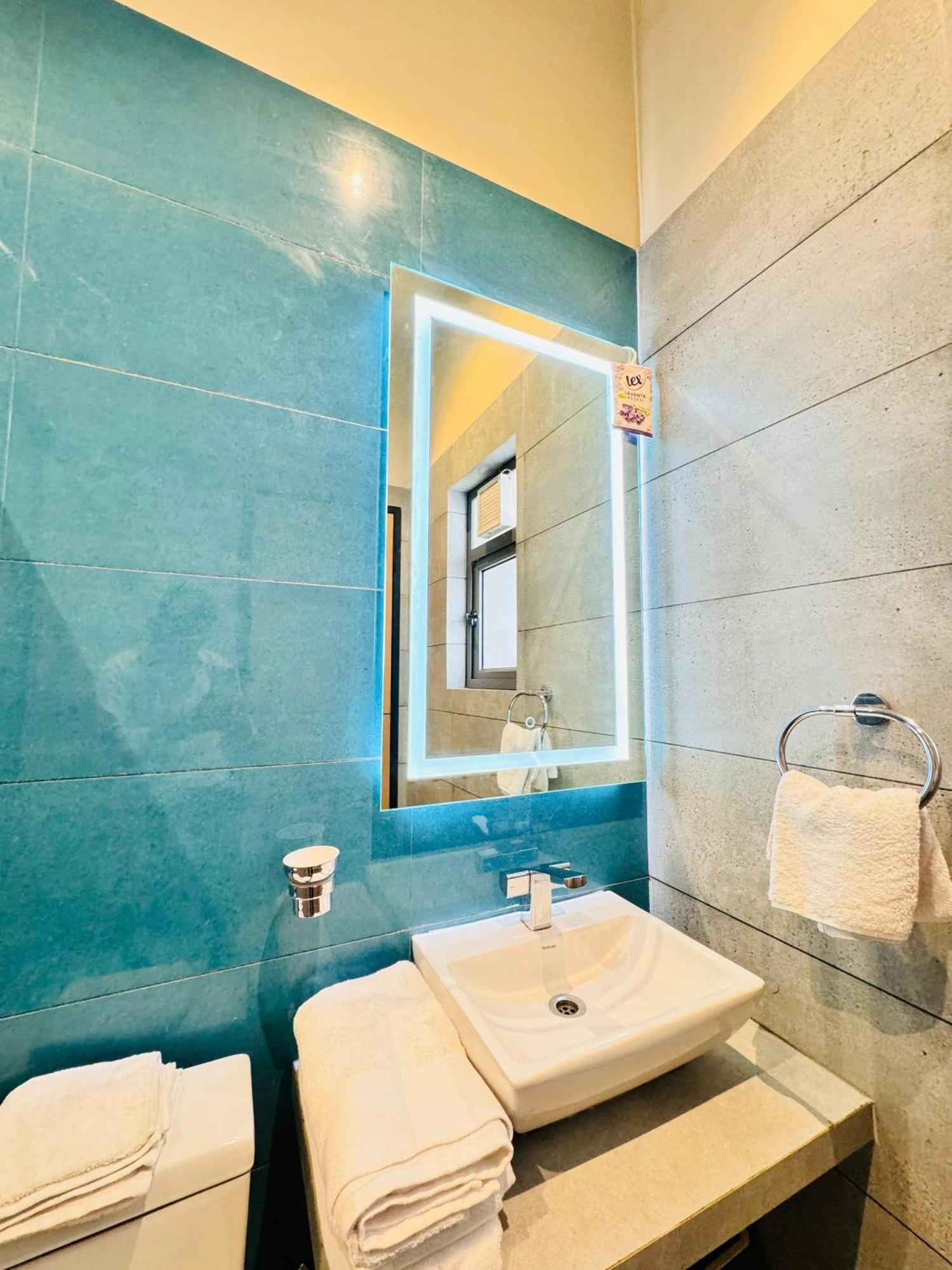 Ixoras Hotel Lemba Kinshasa Bagian luar foto